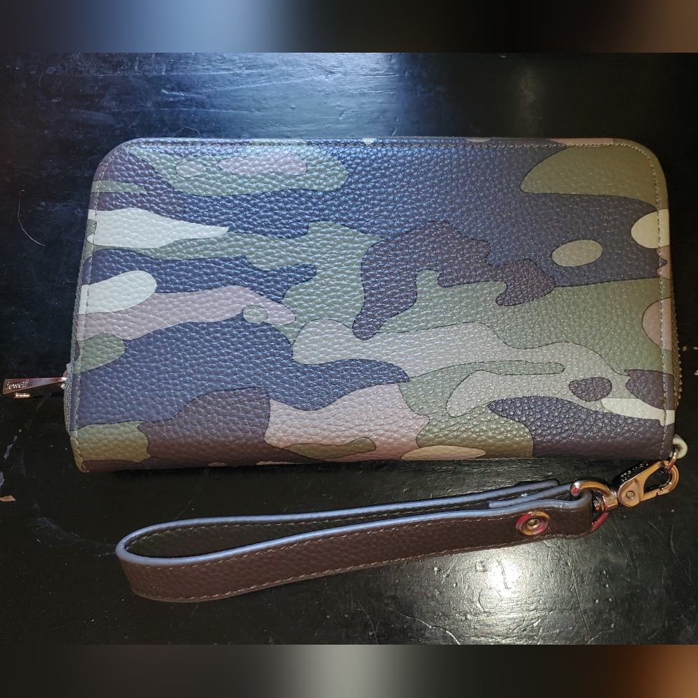 All about the Benjamin's wallet in camo